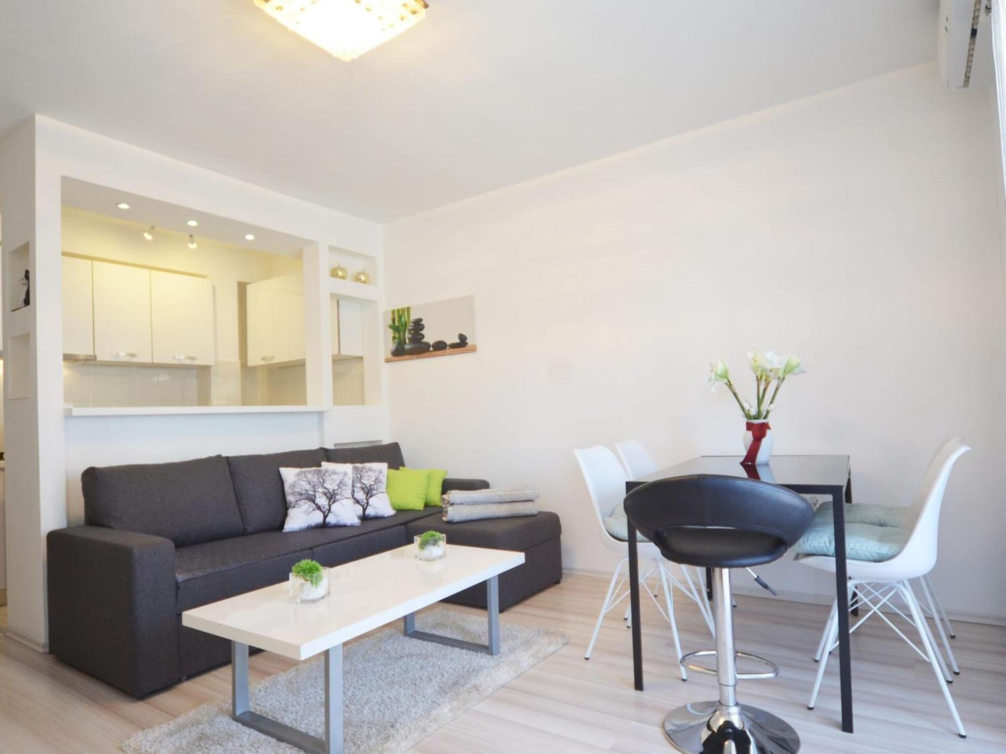 Peaceful And Elegant - One Bedroom With Balcony Apartment Rovinj